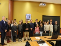 Le Conseil Municipal des Jeunes de Champforgeuil a fait connaissance avec le sénateur Jérôme Durain.